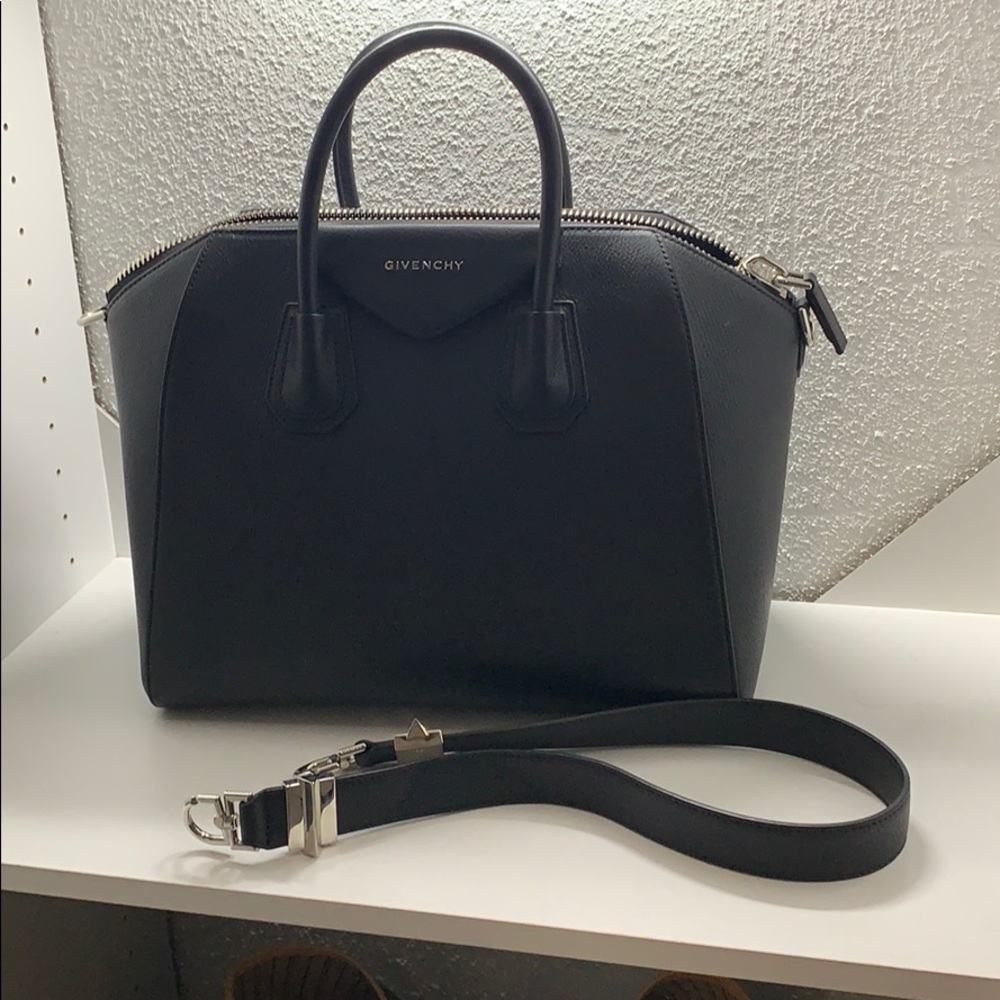 Medium Givenchy Antigona